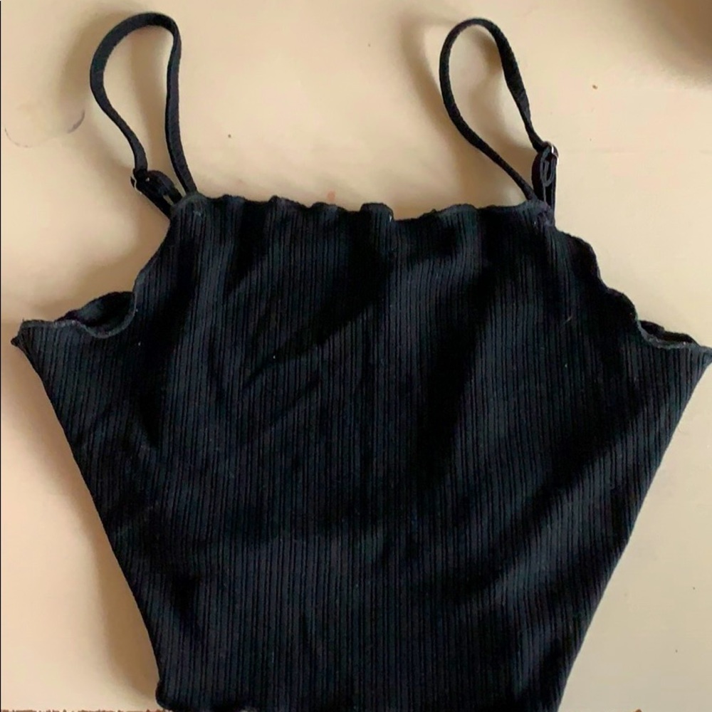 Size small cute going out cropped tank w ruffles